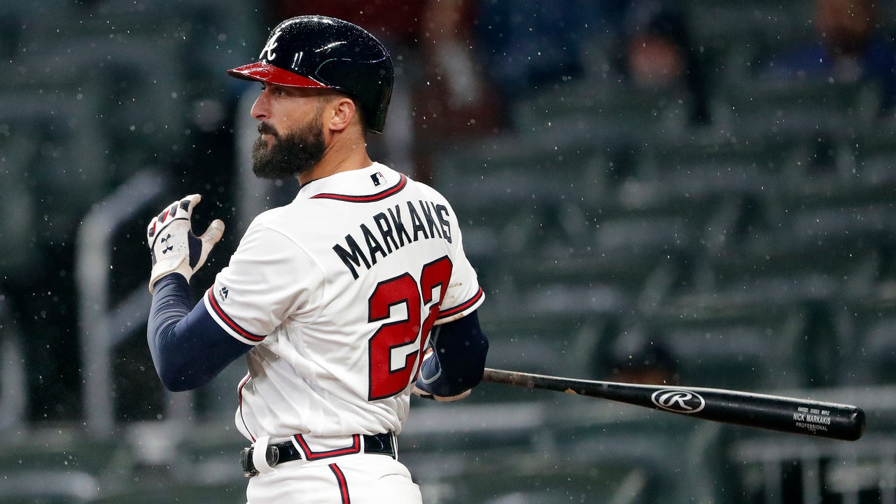 Braves re-sign Markakis, Flowers, decline Teheran option